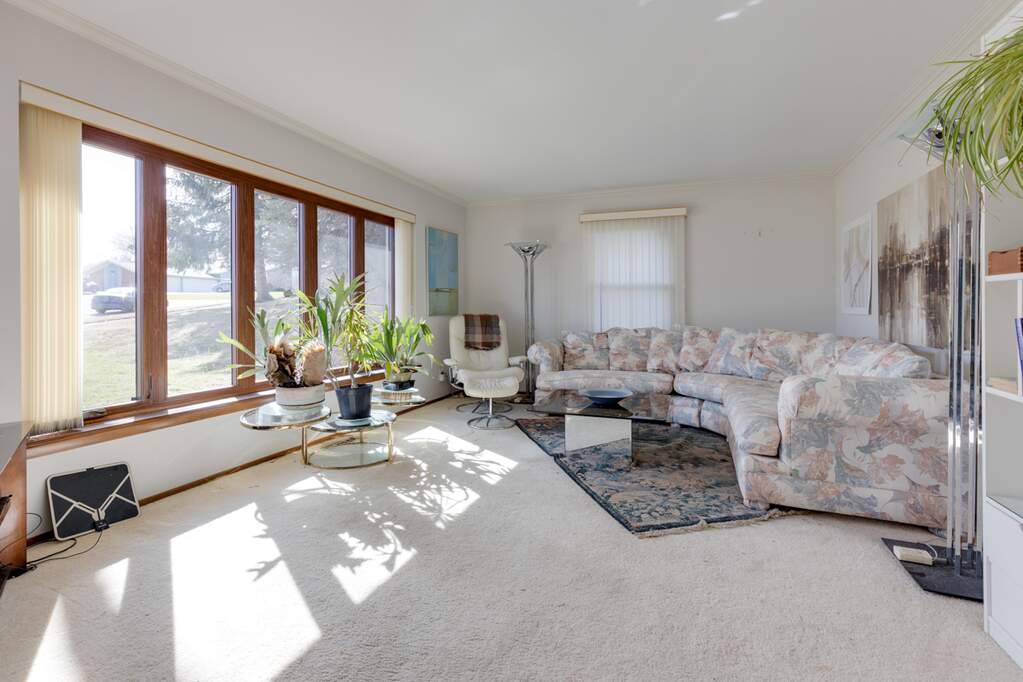 930 Wiltshire Drive, Mchenry, IL 60050 MLS 11746012 properties