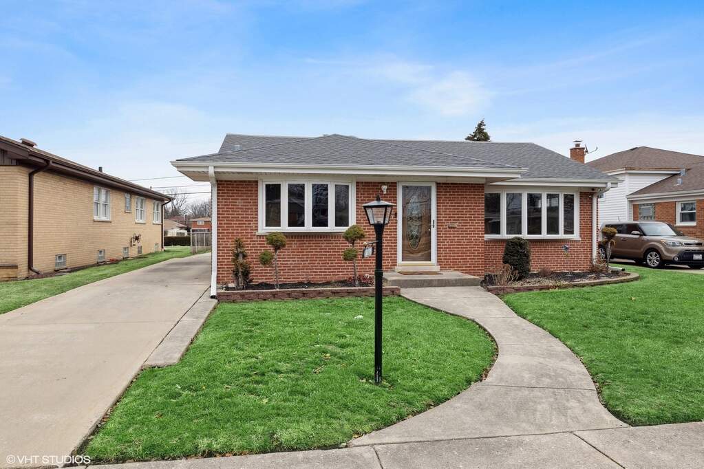 1001 Cromwell Avenue, Westchester, IL 60154 MLS 11748086