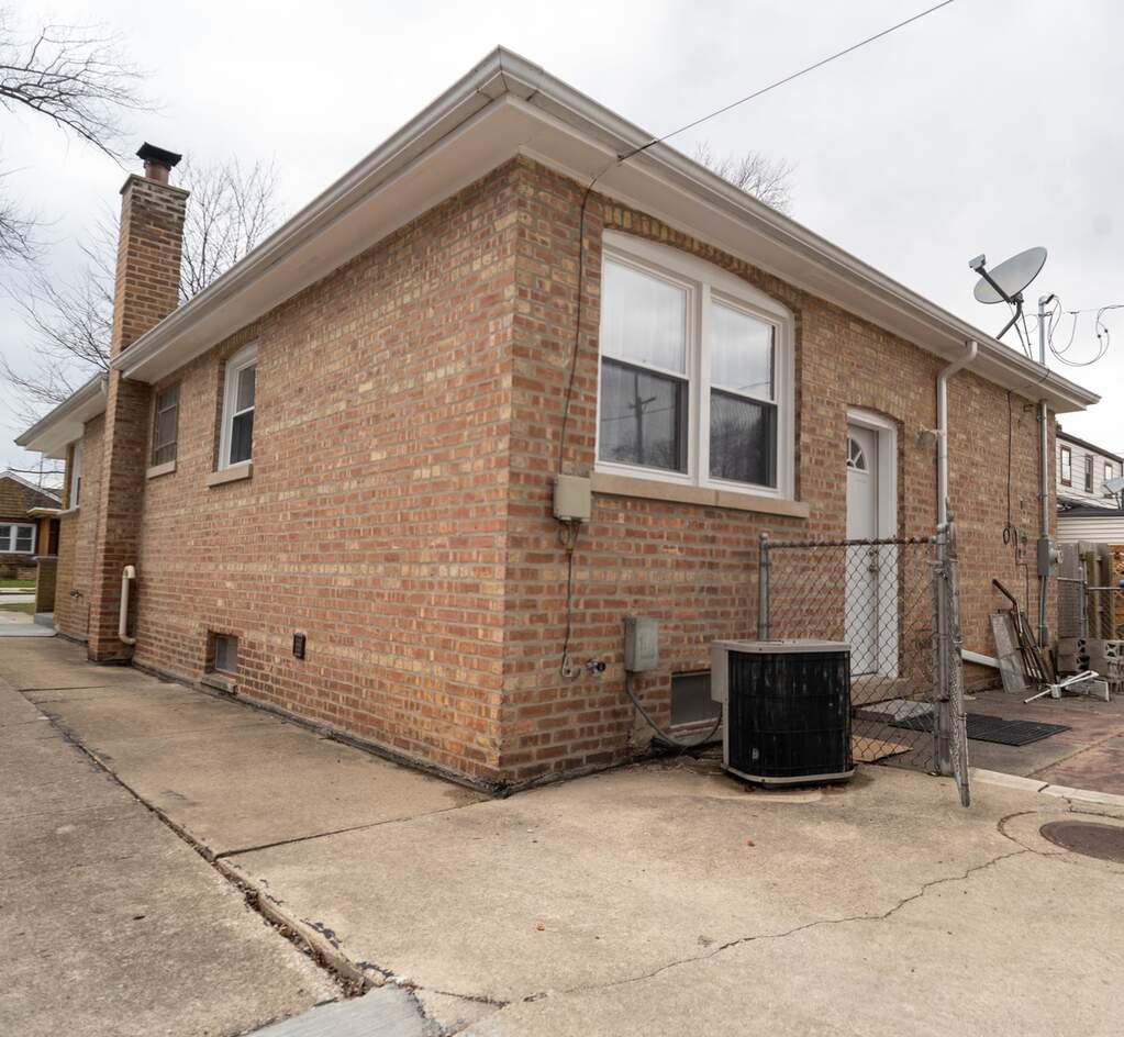 9135 S Spaulding Avenue, Evergreen Park, IL 60805 MLS 11752138