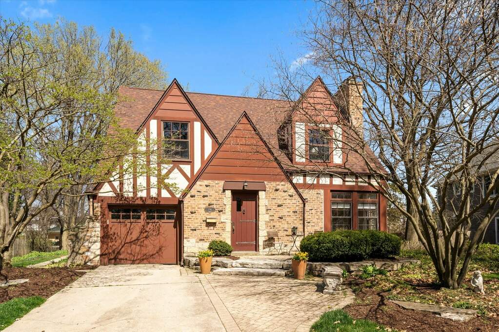 796 Edgewood Drive, Glen Ellyn, IL 60137 MLS 11754460 properties