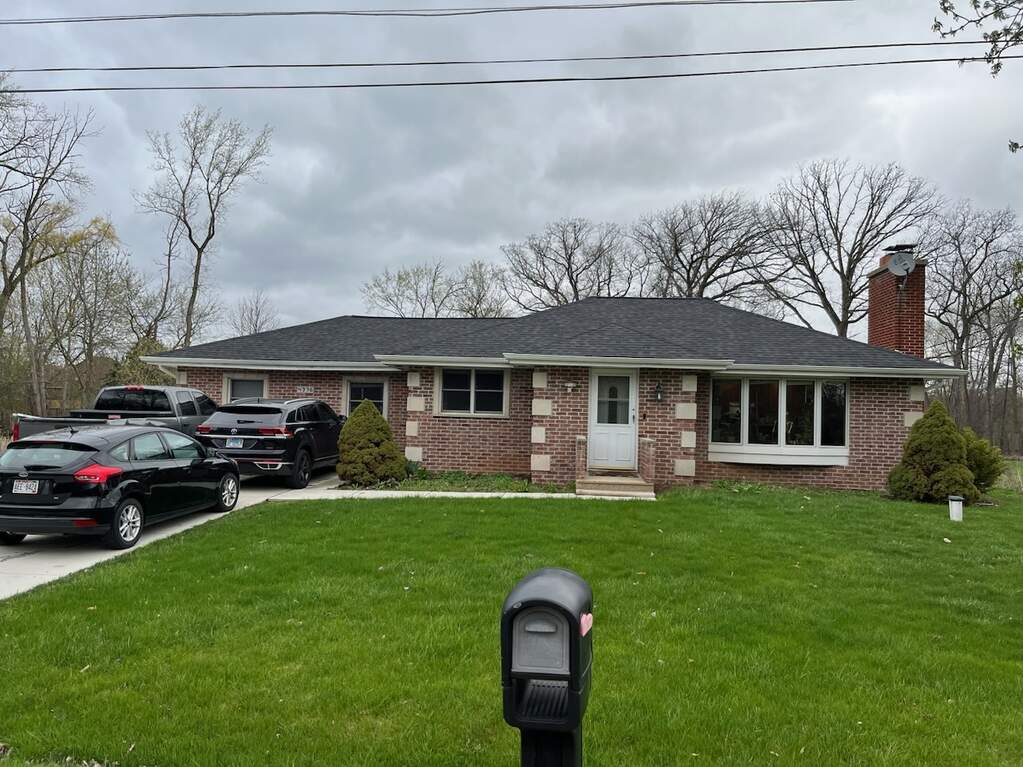 4376 W Hill Avenue, Gurnee, IL 60031 MLS 11760940 properties