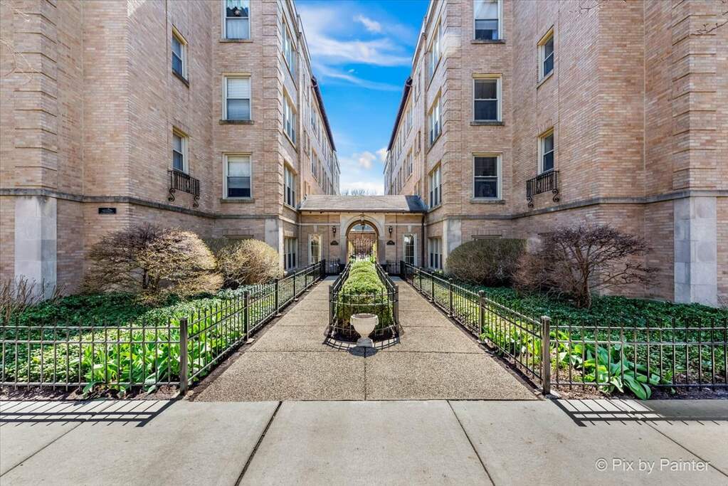 1733 W Balmoral Avenue 2D, Chicago, IL 60640 MLS 11763876 properties Chicagoland