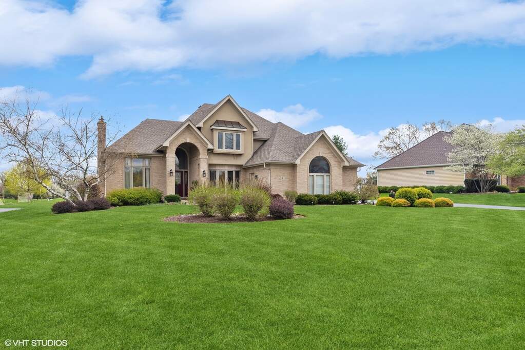 7 Lorraine Court, Oakwood Hills, IL 60013 MLS 11766904 properties