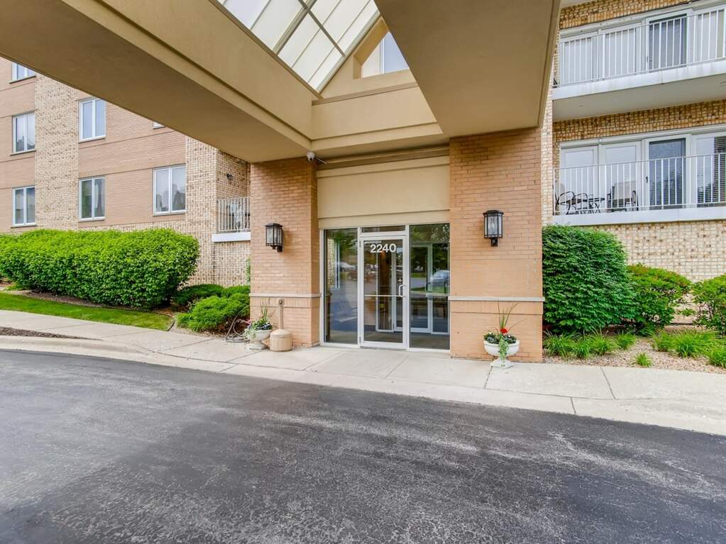 2240 S Grace Street 403, Lombard, IL 60148 MLS 11774541