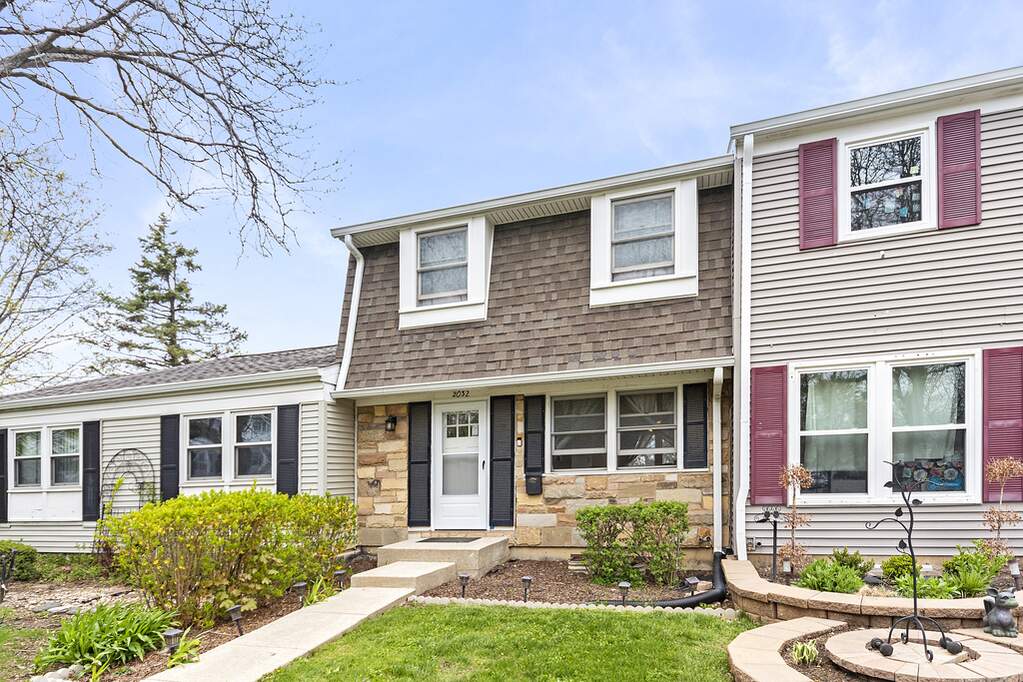 2032 Oxford Court 4, Schaumburg, IL 60194 MLS 11775803