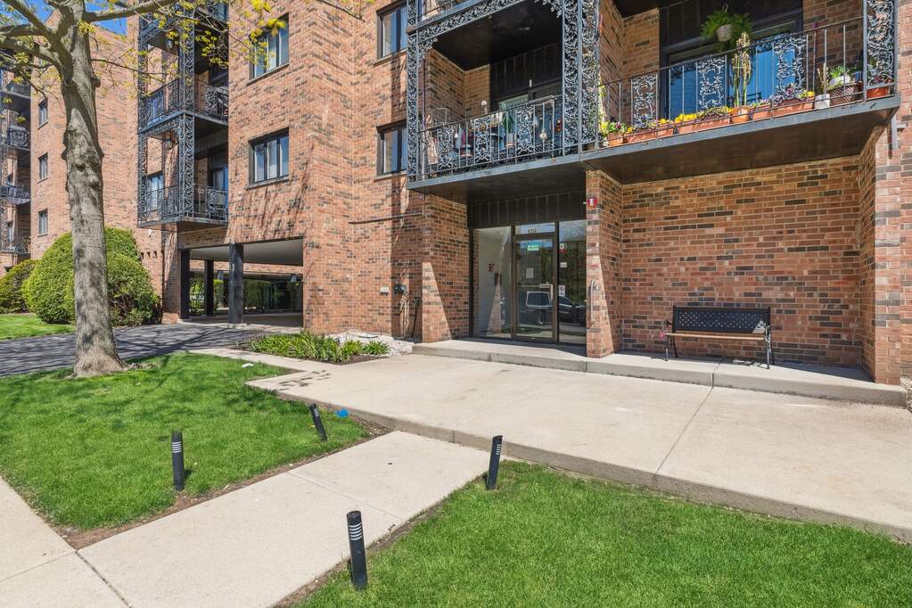 9356 Landings Lane 504, Des Plaines, IL 60016 MLS 11775921