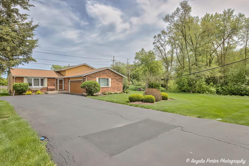 1814 Oak Drive, Mchenry, IL 60050 MLS 11784270 properties Chicagoland