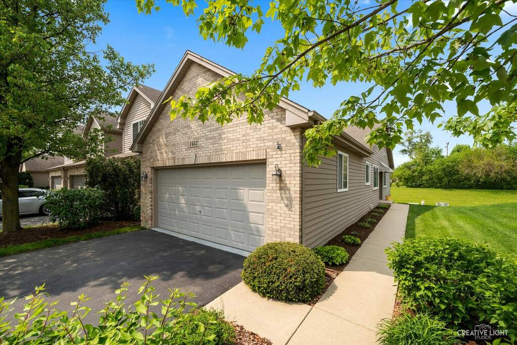 1452 Mackenzie Lane, Elgin, IL 60120 MLS 11786352 properties