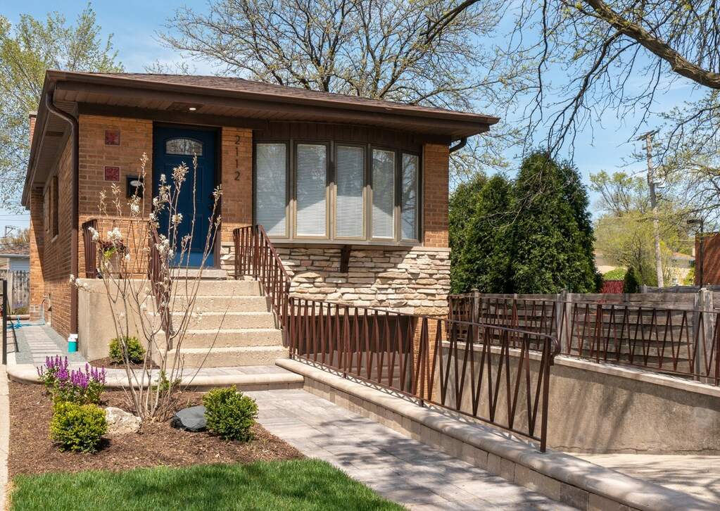 2112 Oakton Street, Park Ridge, IL 60068 MLS 11788963 properties