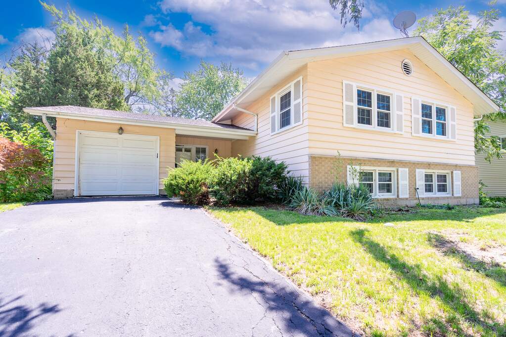 3211 Patton Drive, Woodridge, IL 60517 MLS 11789546 properties