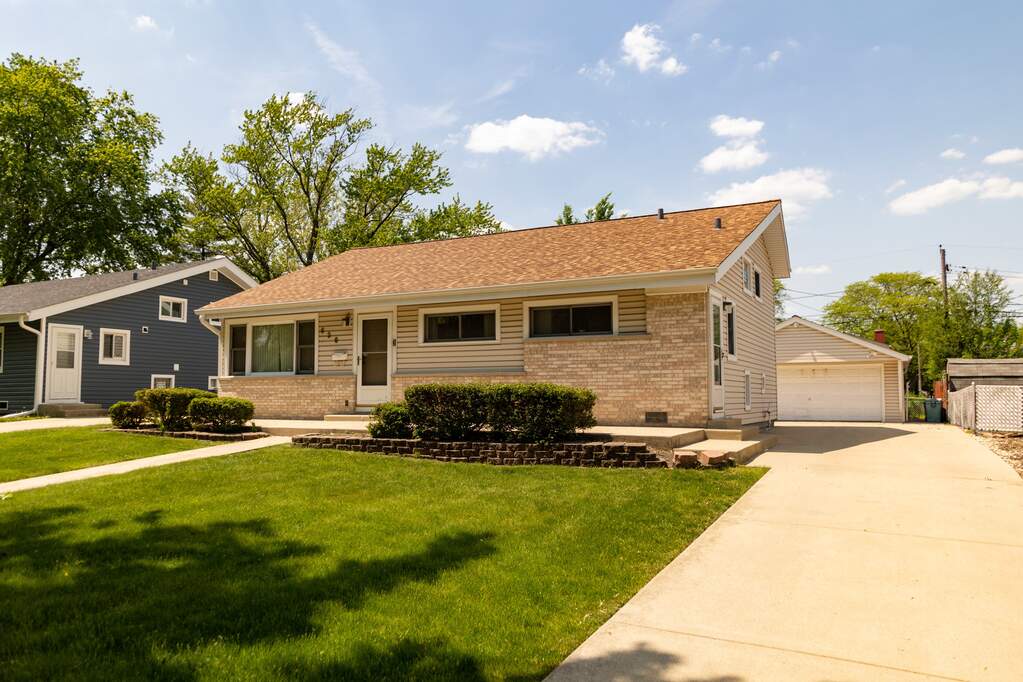 636 W Sunset Avenue, Villa Park, IL 60181 MLS 11790331 properties