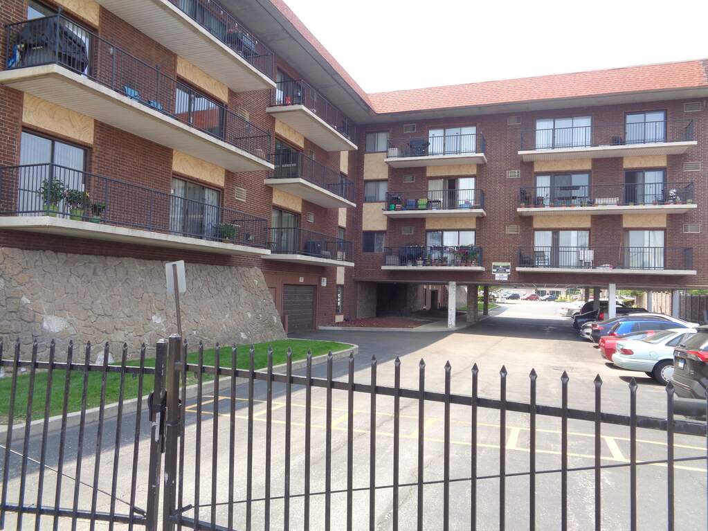 9520 Mayfield Avenue 214N, Oak Lawn, IL 60453 MLS 11790356