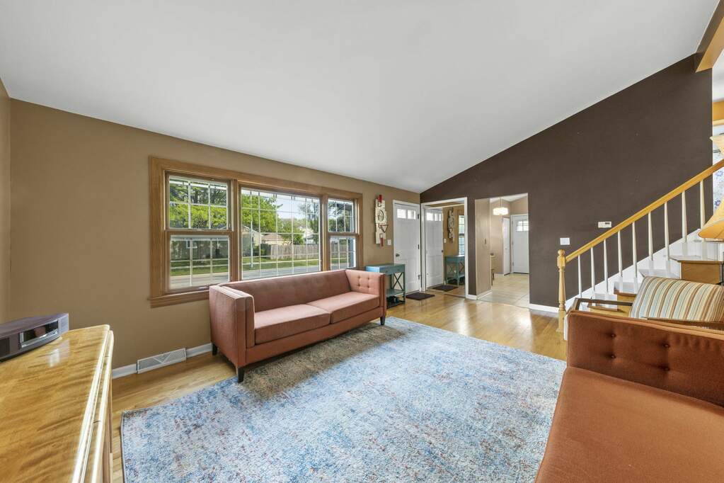 1320 E Elm Street, Wheaton, IL 60189 MLS 11790698 properties