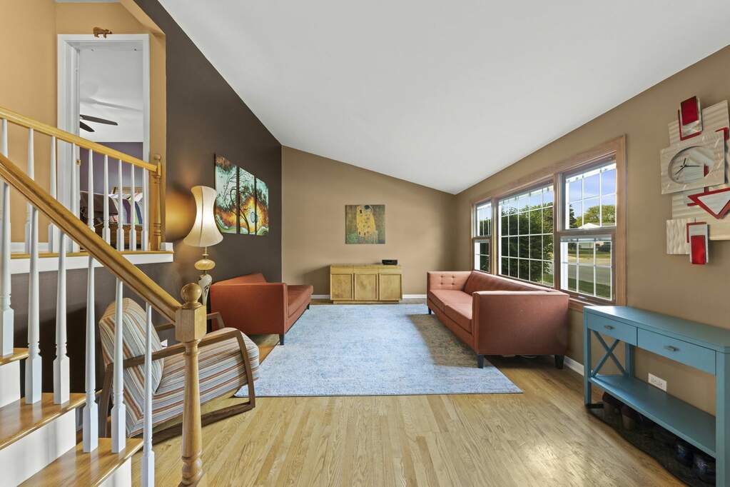 1320 E Elm Street, Wheaton, IL 60189 MLS 11790698 properties