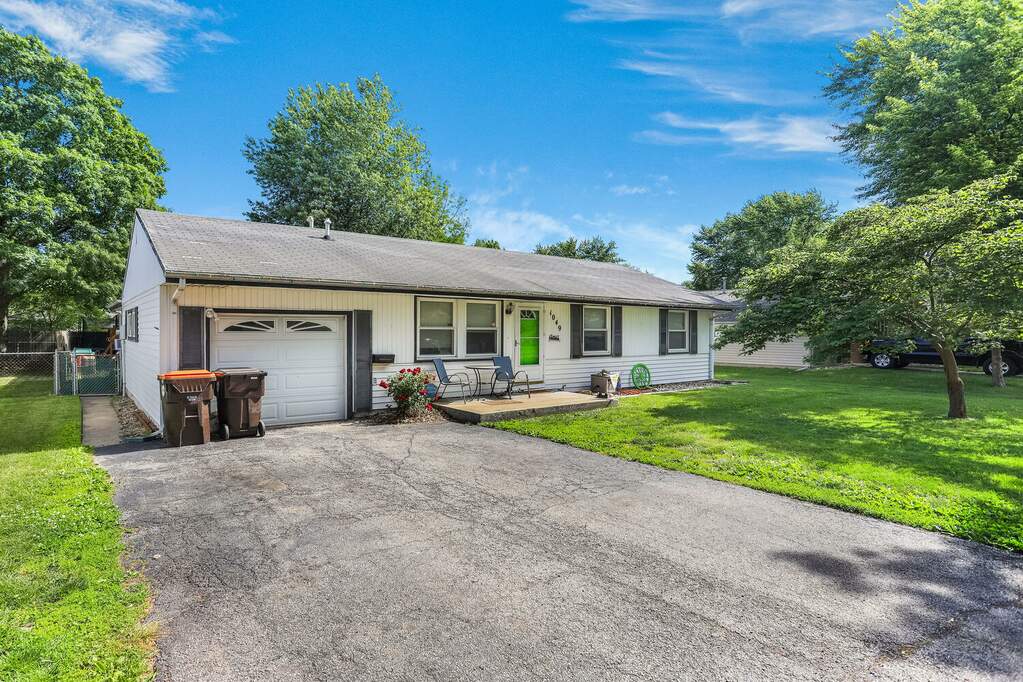 1049 Englewood Drive, Rantoul, IL 61866 MLS 11792872 properties