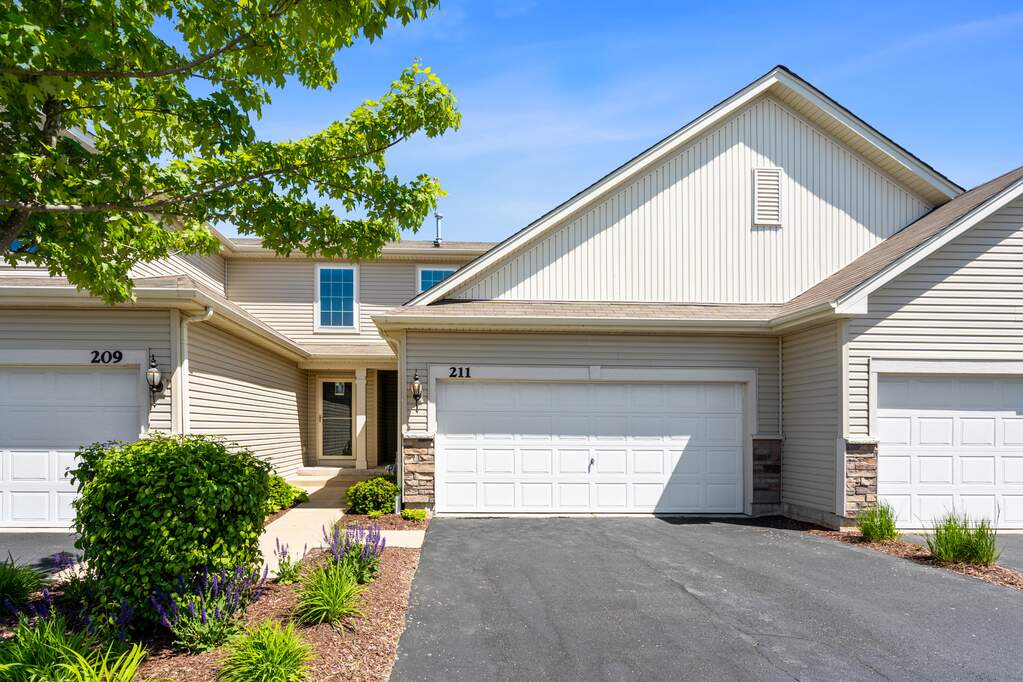 211 Wildmeadow Lane, Woodstock, IL 60098 MLS 11793775 properties