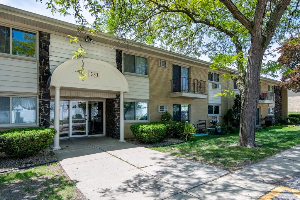 531 Carlysle Drive 13, Clarendon Hills, IL 60514 MLS 11794918
