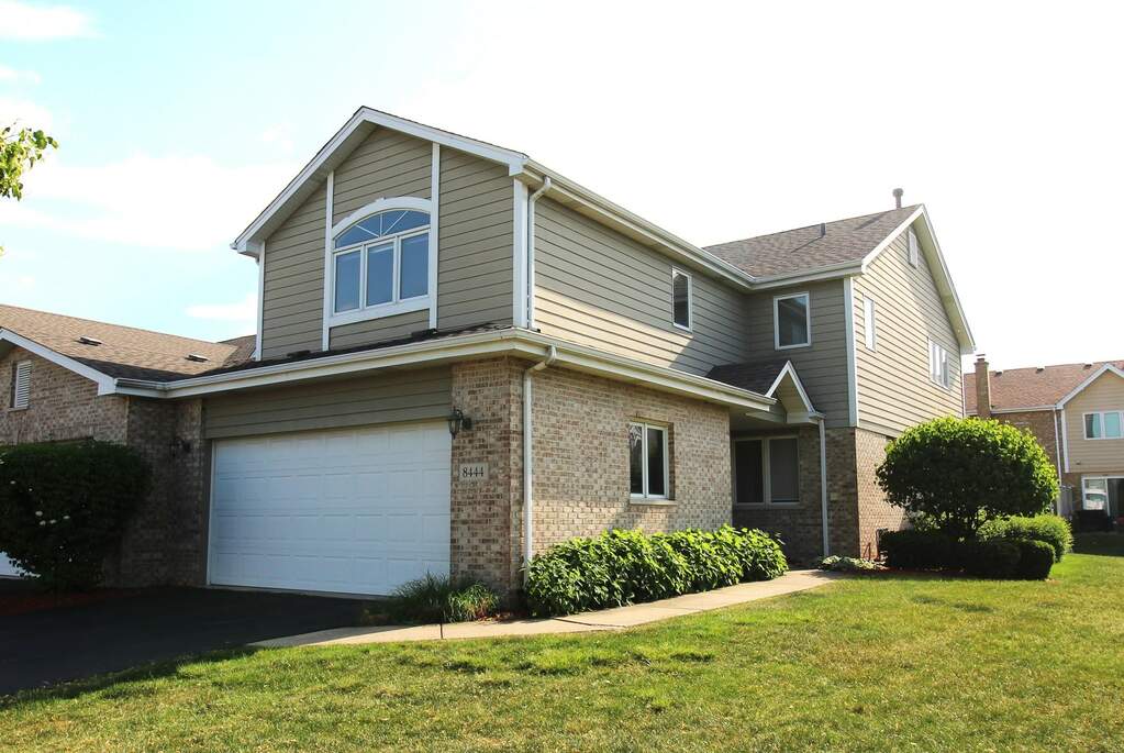 8444 Dunmore Drive, Tinley Park, IL 60487 MLS 11795580 properties