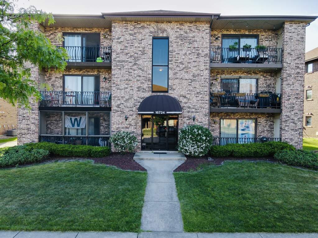 16724 Paxton Avenue 3S, Tinley Park, IL 60477 MLS 11795985 properties Chicagoland