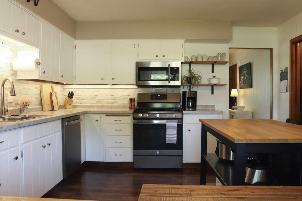 1009 Hilltop Drive, Morrison, IL 61270 MLS 11797986 properties