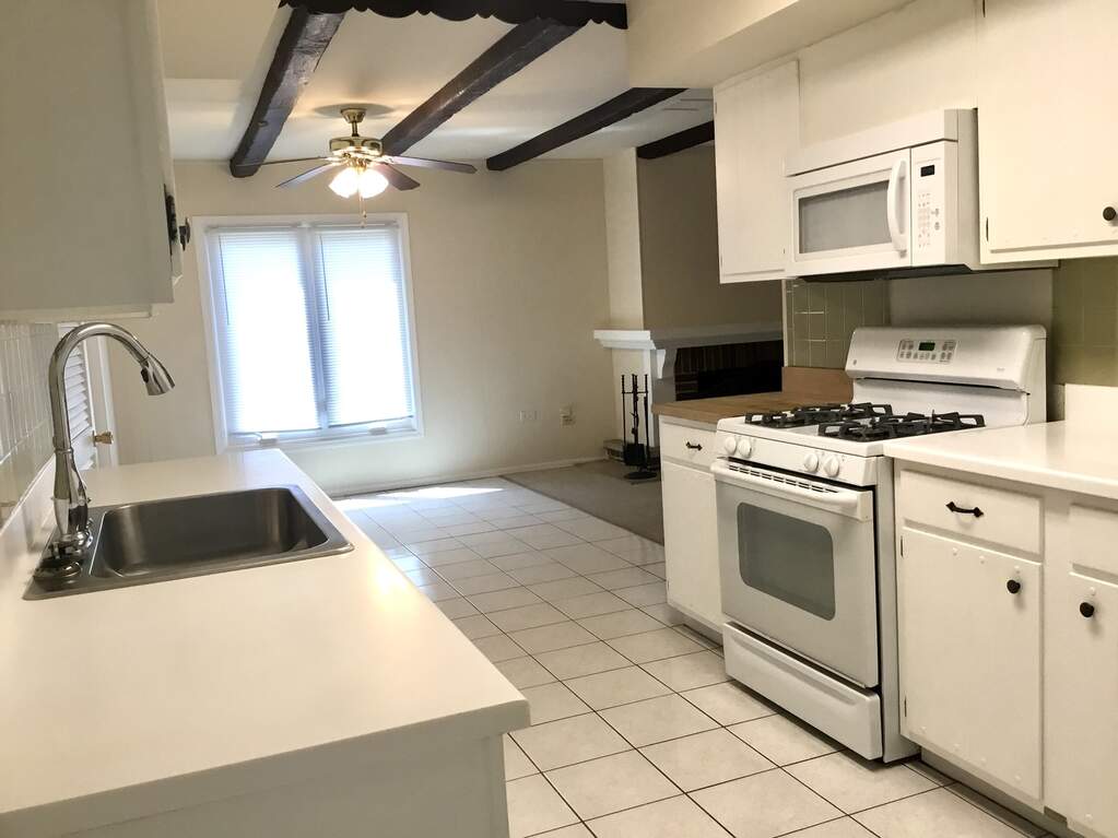 1940 Lakeside Plaza, Hoffman Estates, IL 60169 MLS 11799686