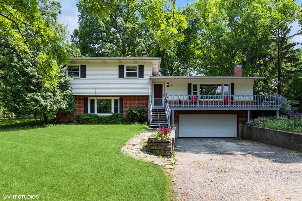 3707 N Oak Knoll Road, Crystal Lake, IL 60014 MLS 11802717