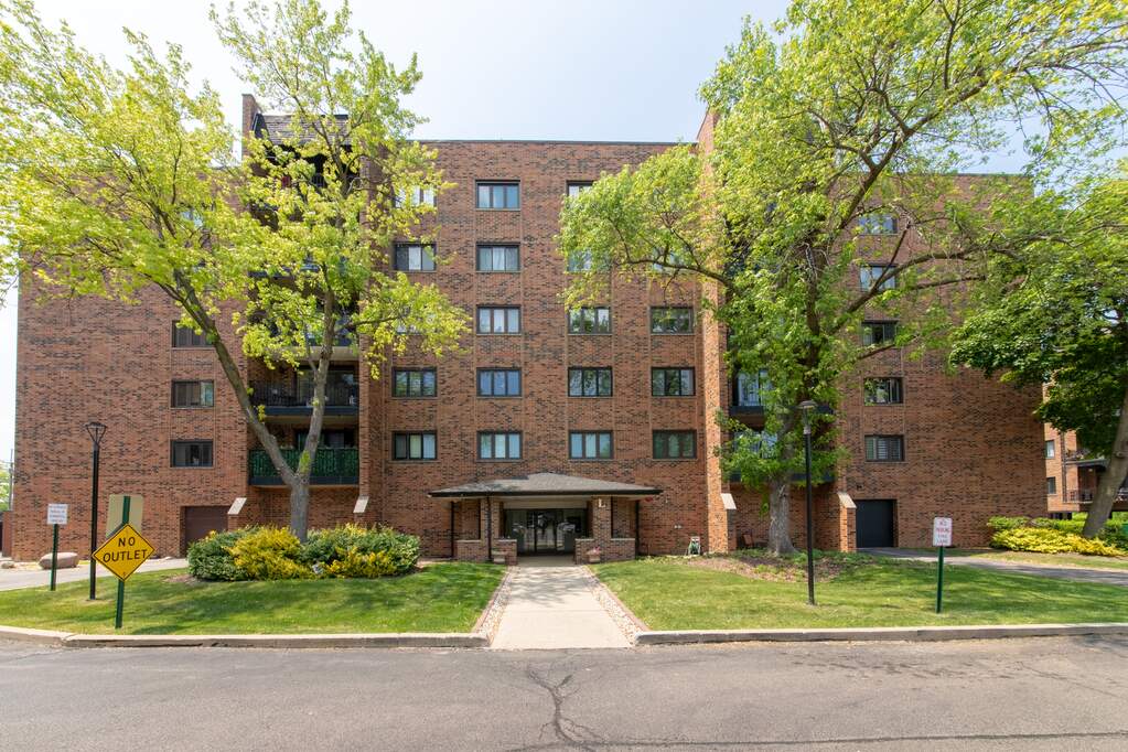 9386 Landings Lane 502, Des Plaines, IL 60016 MLS 11805157