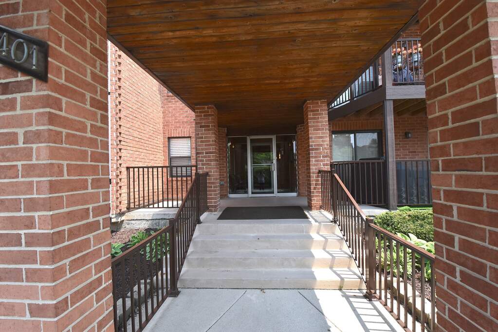 6401 Clarendon Hills Road 314, Willowbrook, IL 60527 MLS 11811174