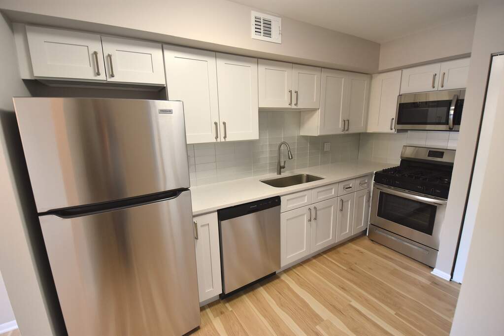 6401 Clarendon Hills Road 314, Willowbrook, IL 60527 MLS 11811174