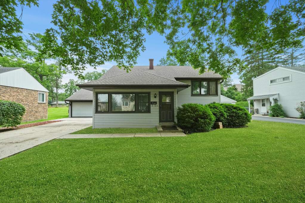 716 W Green Street, Bensenville, IL 60106 MLS 11811558 properties