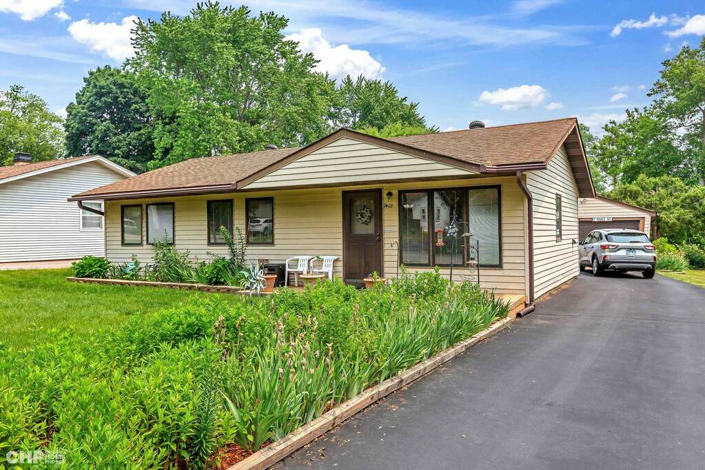 7408 Birch Street, Crystal Lake, IL 60014 MLS 11812794 properties