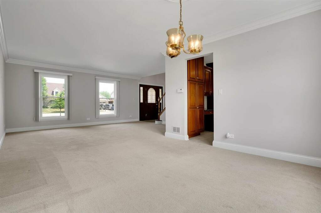 1215 E Vargo Lane, Arlington Heights, IL 60004 MLS 11814150