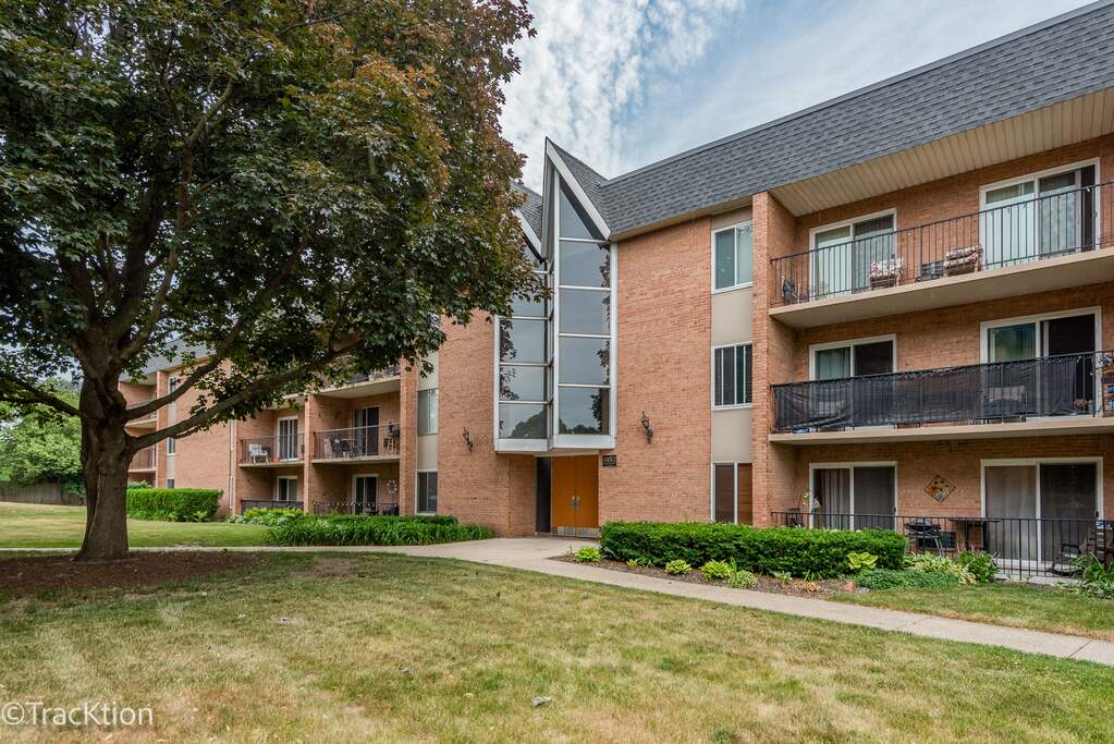 1052 N Mill Street 104, Naperville, IL 60563 MLS 11814247