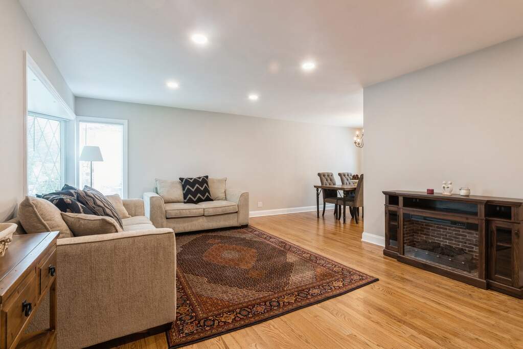 712 E Holly Court, Mount Prospect, IL 60056 MLS 11818647