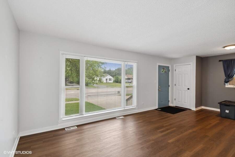 2613 N Lewis Avenue, Waukegan, IL 60087 MLS 11819255 properties