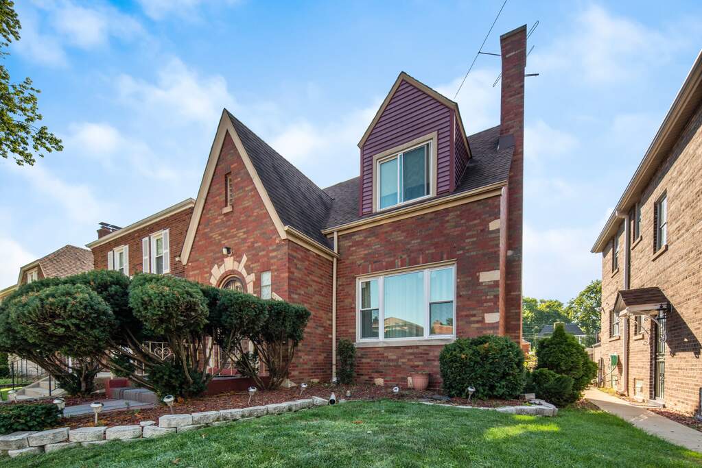 8220 S Oglesby Avenue, Chicago, IL 60617 MLS 11819342 properties