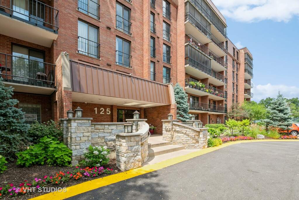 125 Acacia Circle 209E, Indian Head Park, IL 60525 MLS 11819989