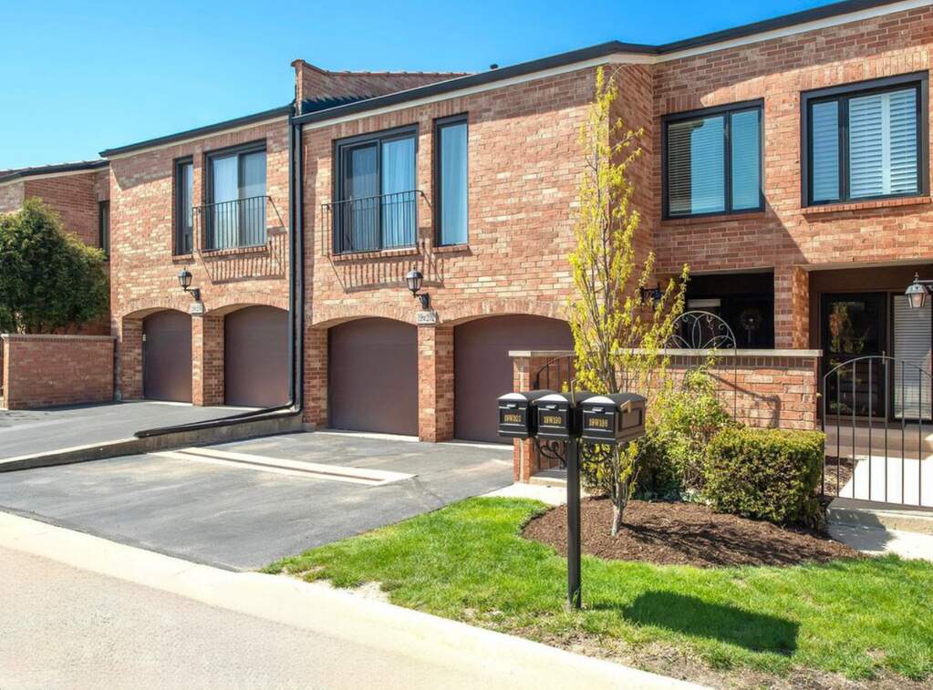 19W202 Newport Lane, Oak Brook, IL 60523 MLS 11821634 properties Chicagoland