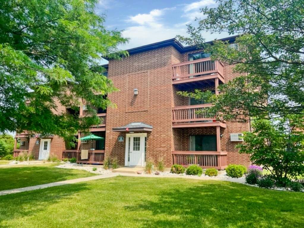 334 Shorewood Drive 2B, Glendale Heights, IL 60139 MLS 11822908