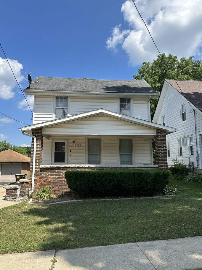 1321 S High Avenue, Freeport, IL 61032 MLS 11823190 properties