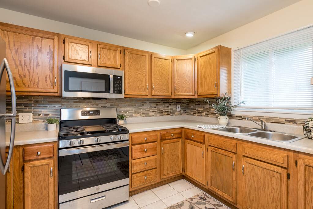 1605 N Sheridan Road, Waukegan, IL 60085 MLS 11824440 properties Chicagoland