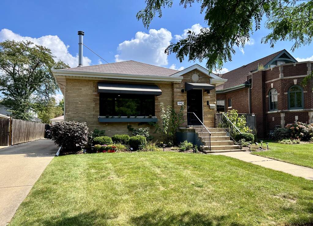 940 N Oak Park Avenue, Oak Park, IL 60302 MLS 11824697 properties