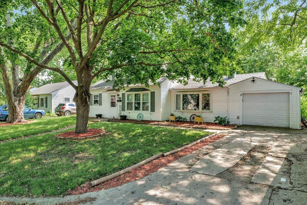 1112 Fairlawn Drive, Rantoul, IL 61866 MLS 11825355 properties