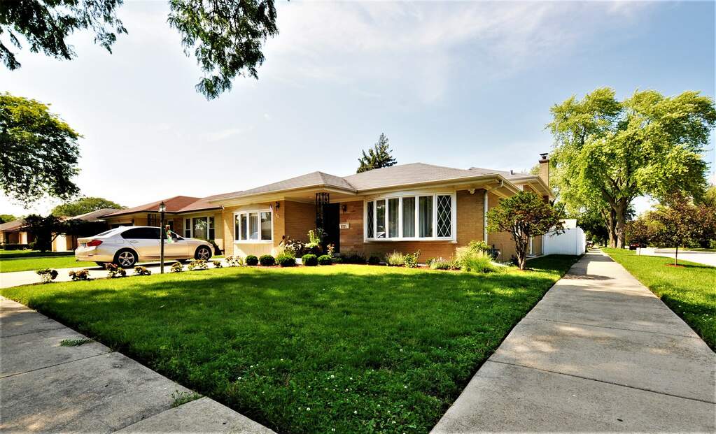 5700 Warren Street, Morton Grove, IL 60053 MLS 11833269