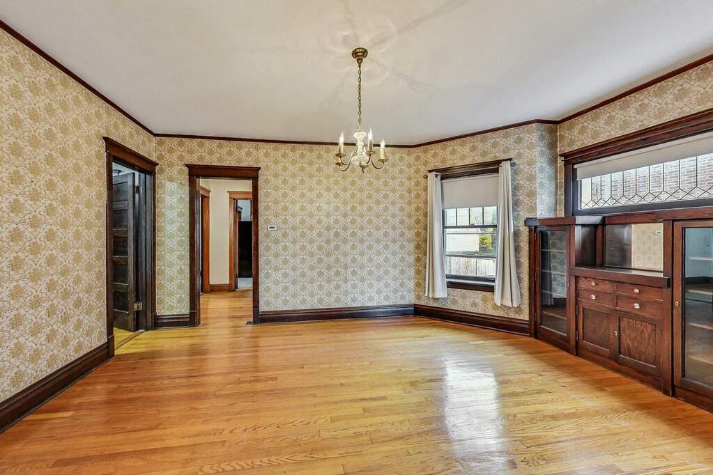 1823 Wesley Avenue, Evanston, IL 60201 MLS 11833754 properties