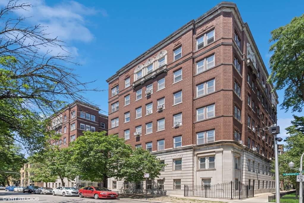 1052 W Balmoral Avenue 2F, Chicago, IL 60640 MLS 11835271 properties Chicagoland