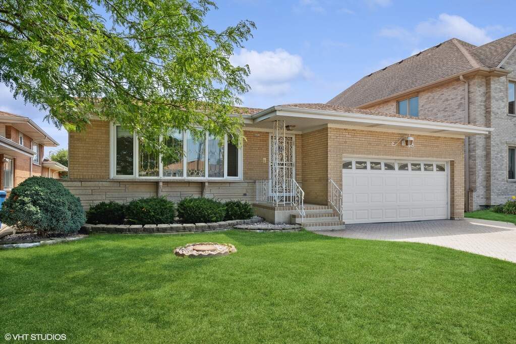 4651 N Oakview Street, Chicago, IL 60656 | MLS# 11841310 | @properties ...