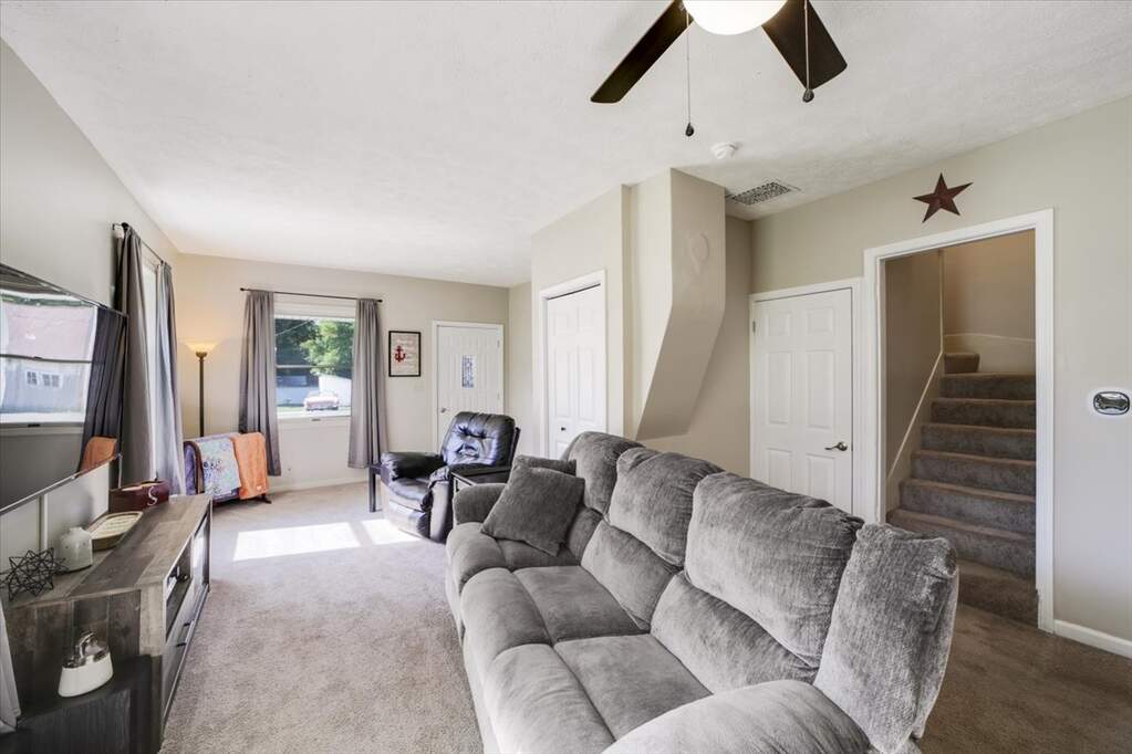 708 W Water Street, Farmer City, IL 61842 MLS 11842945 properties