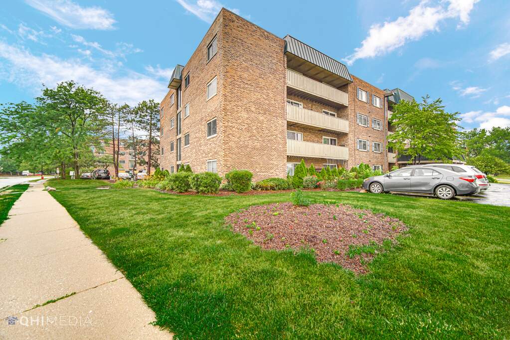 700 Perrie Drive 203, Elk Grove Village, IL 60007 MLS 11852190