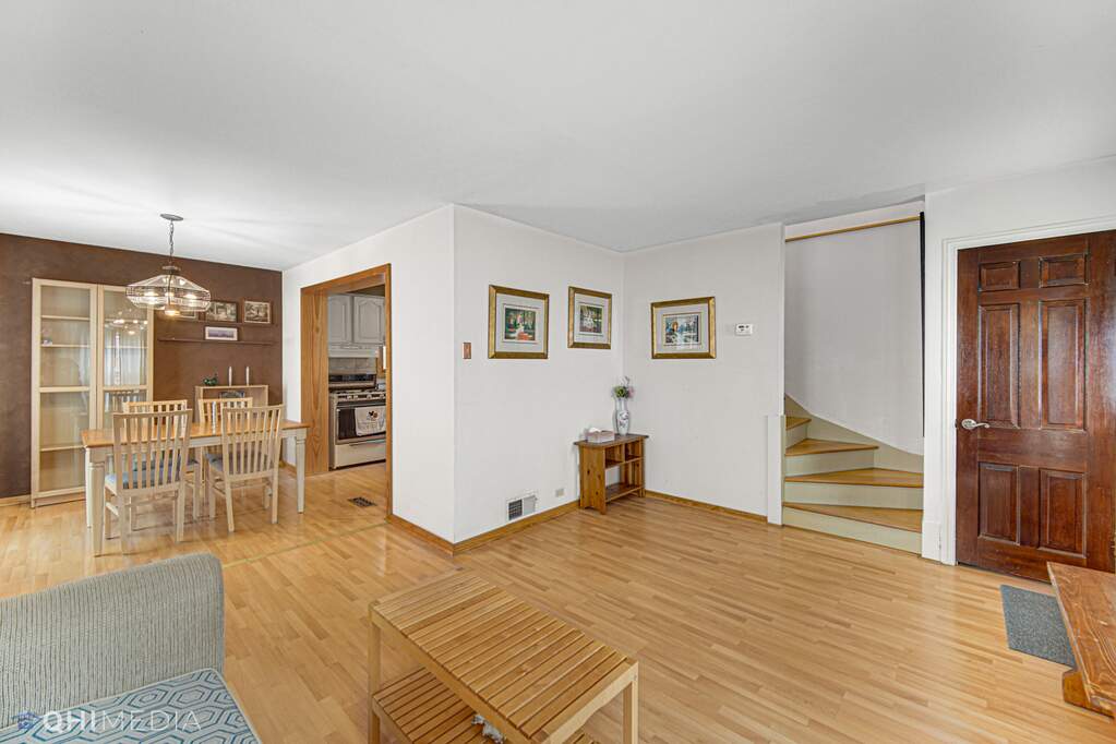 704 Gardner Road, Westchester, IL 60154 MLS 11853876 properties